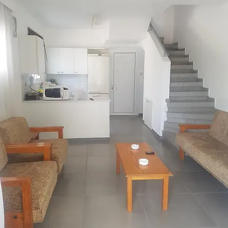 Vacation House On The Sea Perivolia